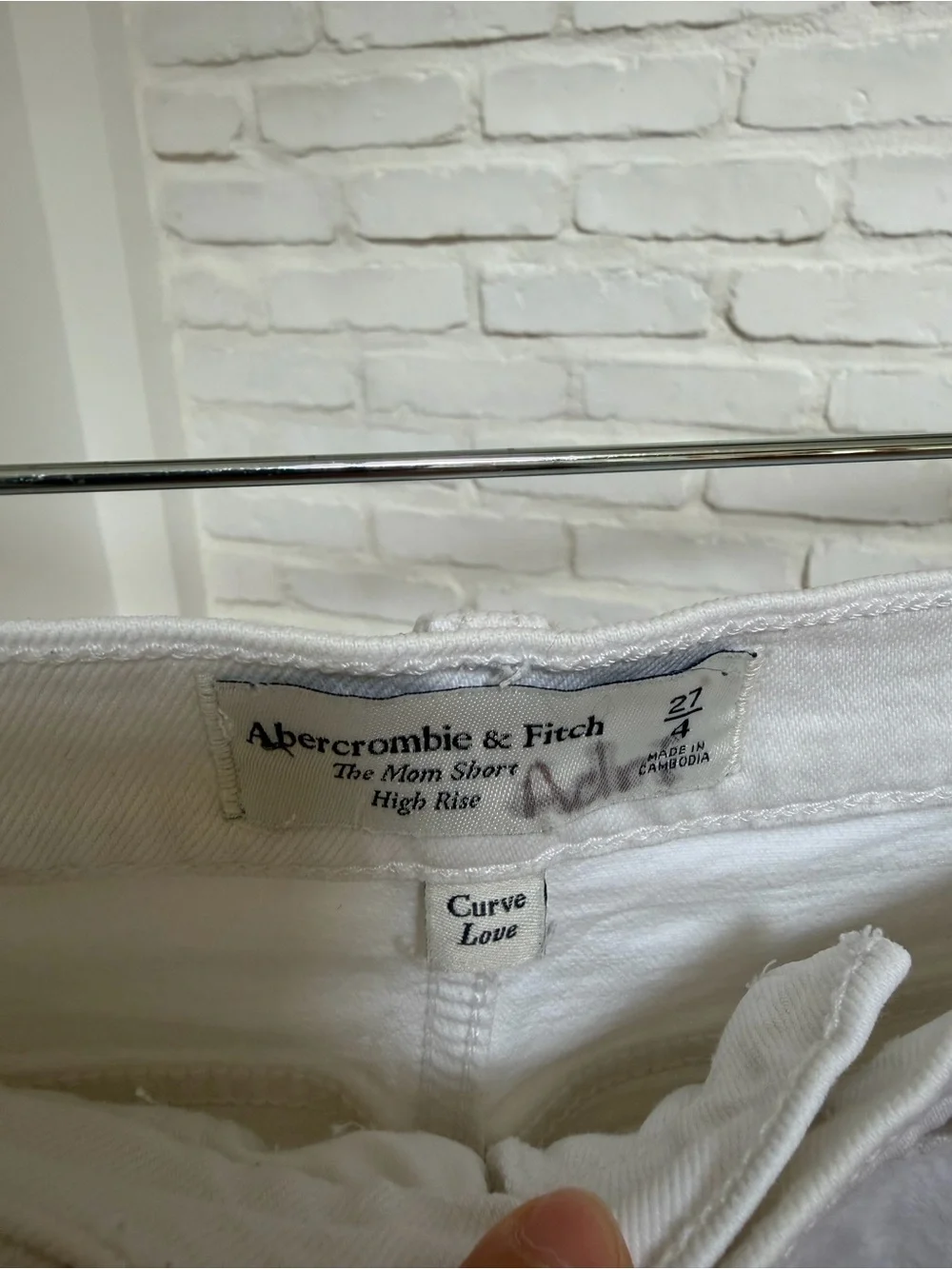 Abercrombie & Fitch Curve Love High Rise White Mom Shorts Size 27 / 4 - Picture 7 of 11